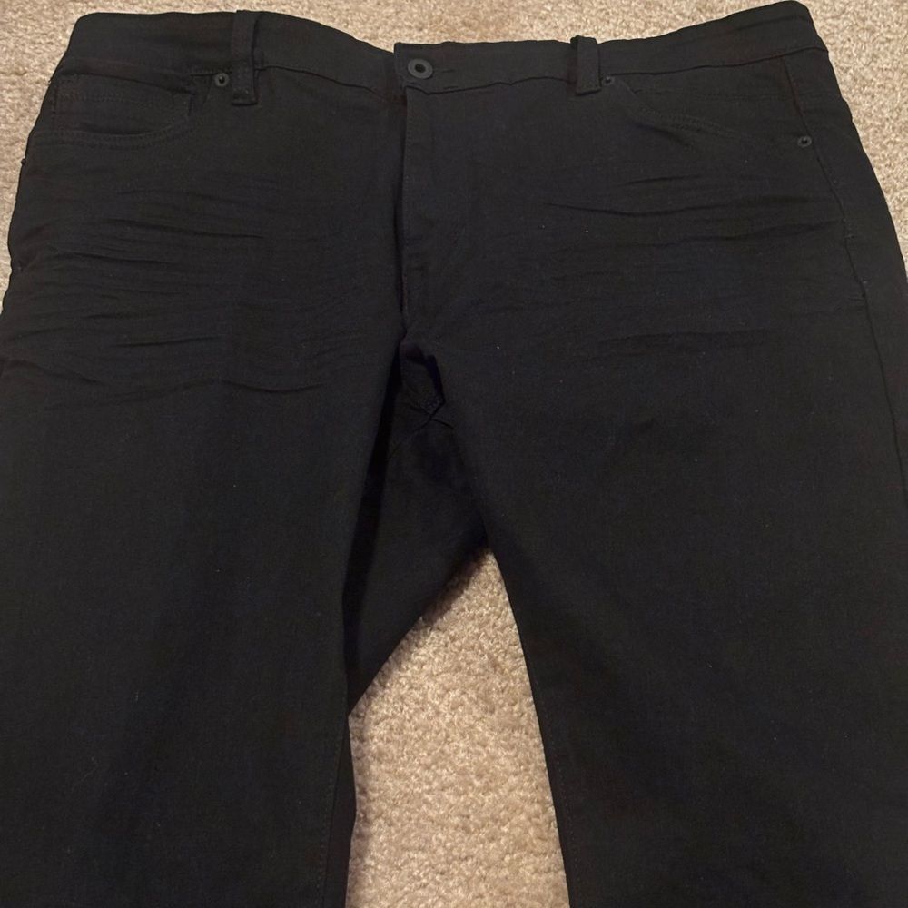 Kenneth Cole Men's Slim Fit and taper Fit Jeans 5-Pocket Jeans in Black